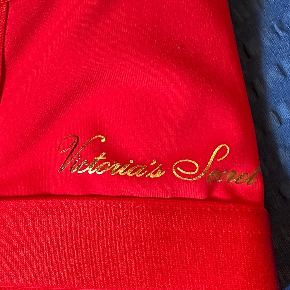 Victoria's Secret Vibrant Red Sports Bra - Picture 4 of 4